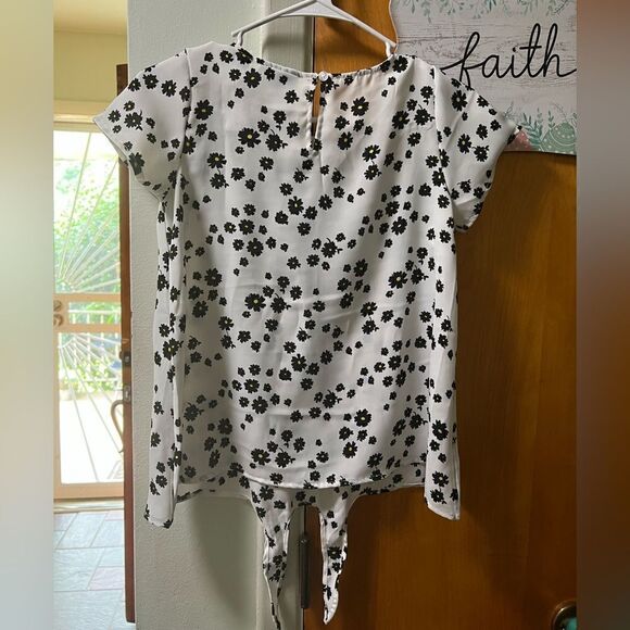 Kidpik shirt sleeve blouse with single button closure at back - Picture 3 of 8